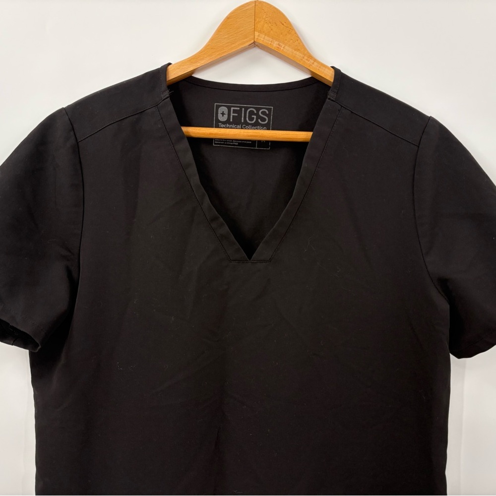 FIGS Technical Collection Women’s 3 Pocket Scrub Top V-Neck Black Short Sleeve M - Picture 3 of 8
